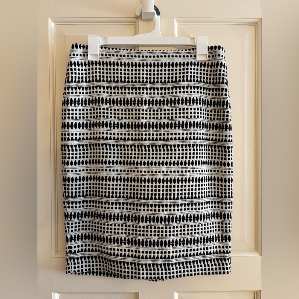 Ann Taylor LOFT Black White Geometric Jacquard Pencil Skirt Lined Size 6